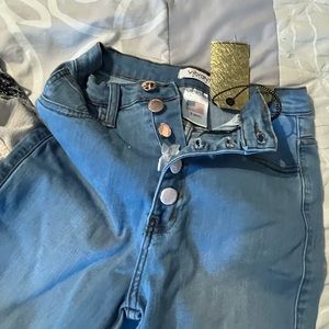 Vibrant button too jeans. Boutique. Size 7. Stretch skinny jeans